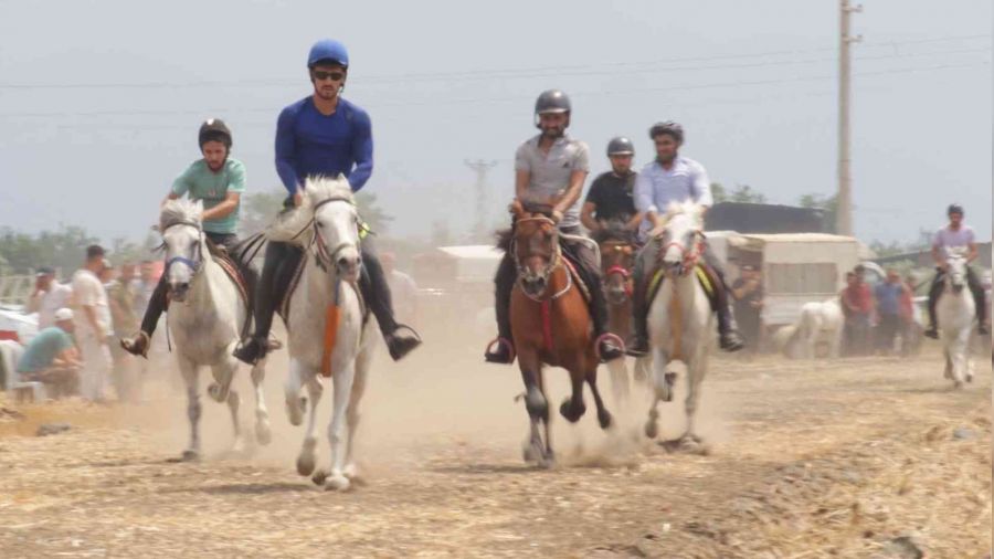 Osmaniye'de Rahvan At Yarışları nefes kesti
