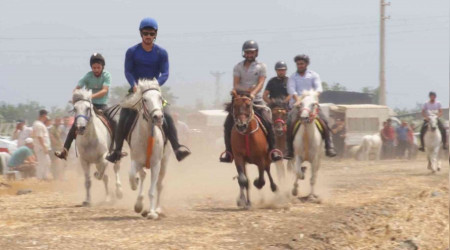 Osmaniye'de Rahvan At Yarışları nefes kesti