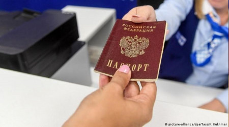 Rusya Ukrayna'da Rus pasaportu datmaya balad