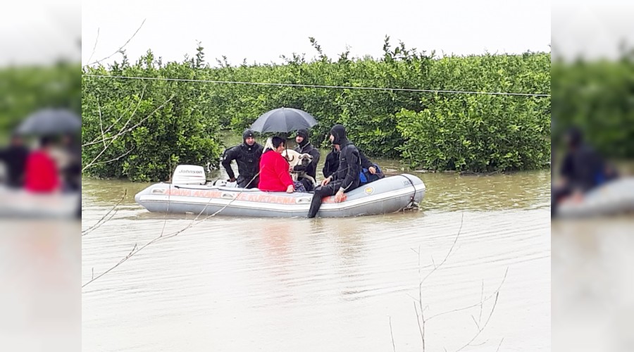 Selde mahsur kalan karı koca kurtarıldı