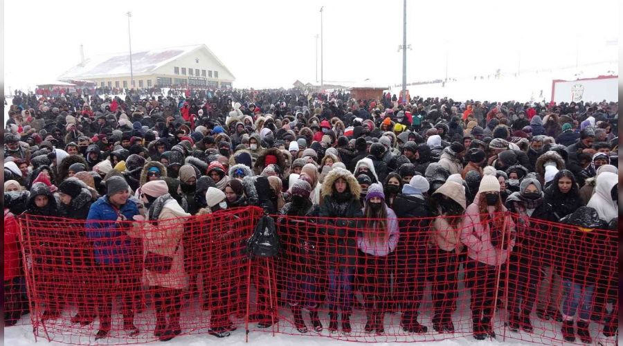 Soğuğu bahane edip sahneye çıkmadı