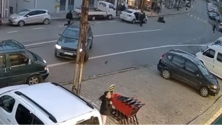 Trabzon'da otomobilin çarptığı genç kadın metrelerce savruldu... O anlar kamerada