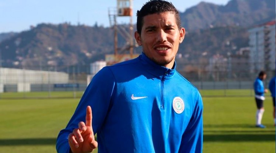 "Türkiye’deki 2-3 takımdan teklif aldım"