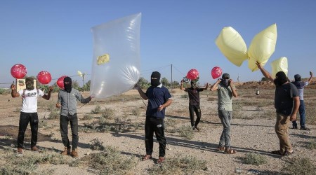 Yanıcı balonlar İsrail’i dize getirdi