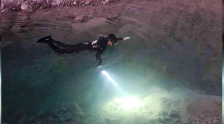 Yıkanmak için girdiği çukurda boğuldu