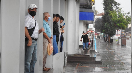 15 dakikalık fırtına ve yağış yetti