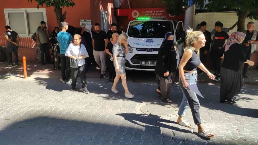 3 yaşındaki kızını silahla öldürüp intihar etti