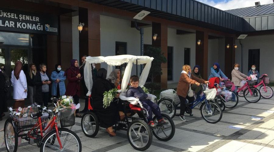 40 yaş üstü kadınlar, ilk defa bisiklet sürmenin heyecanını yaşadı