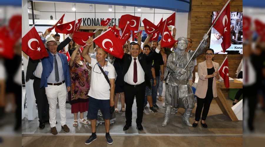 9 Eylül coşkusu İzmir fuarında zirvedeydi
