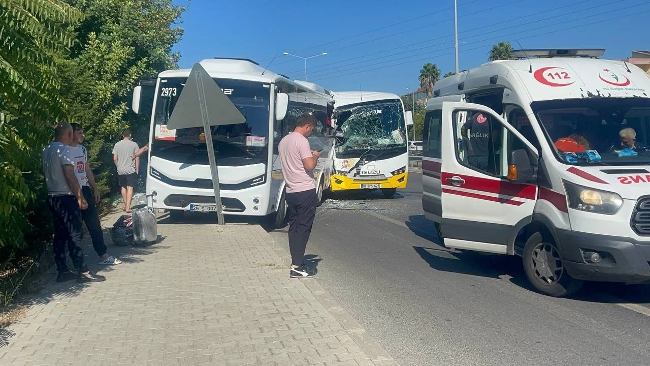 Antalya'da tur midibsleri arpt: 12 yaral