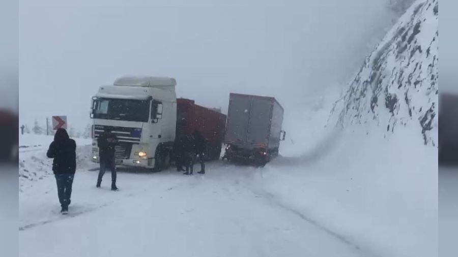 Artvin-Ardahan yolu ulaşıma kapandı