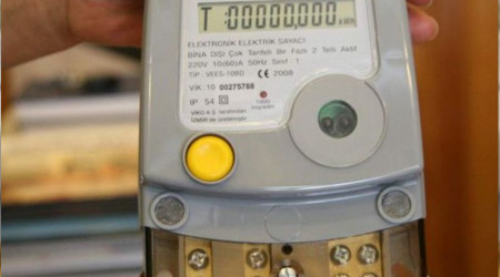 Bu okulun 24 bin 300 liralk elektrik faturas 410 liraya dt