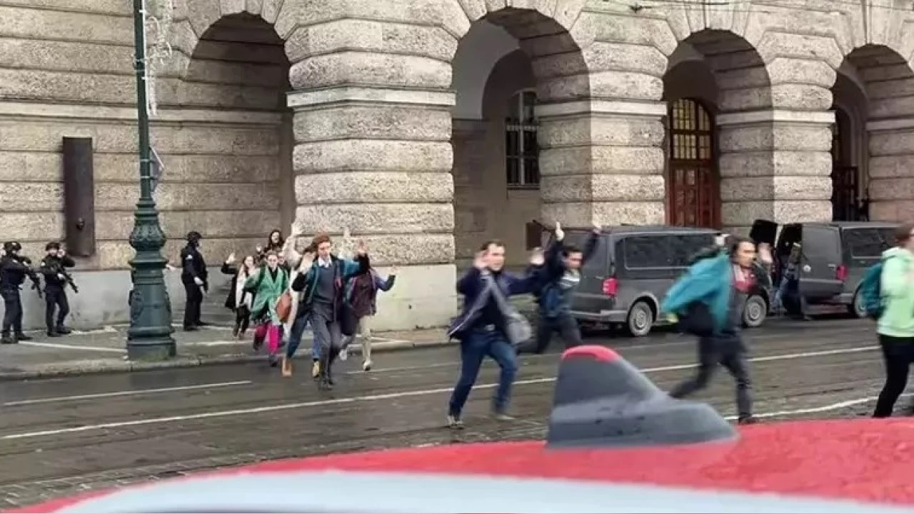 Çekya'da bir üniversitede düzenlenen silahlı saldırıda 11 kişi hayatını kaybetti