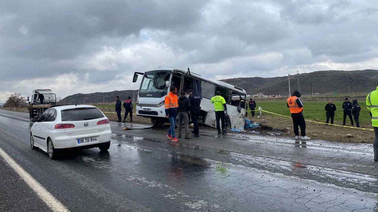 Cezaevi nakil arac devrildi: 1'i ar 11 yaral