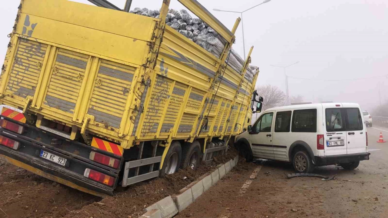 Elaz'da 2 saatte 2 zincirleme kaza: 13 ara arpt, 7 yaral