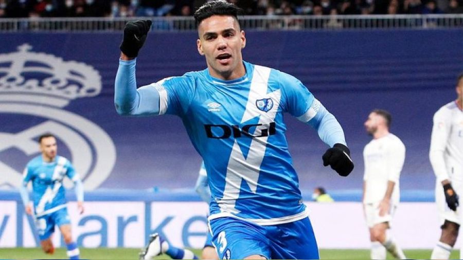 Falcao imzayı atıyor