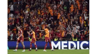 Galatasaray, Fenerbahe ile puan farkn ma fazlasyla 10'a kard