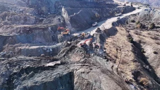 Göçük altında kalan şirket müdürünü kurtarma çalışmalarına ara verildi