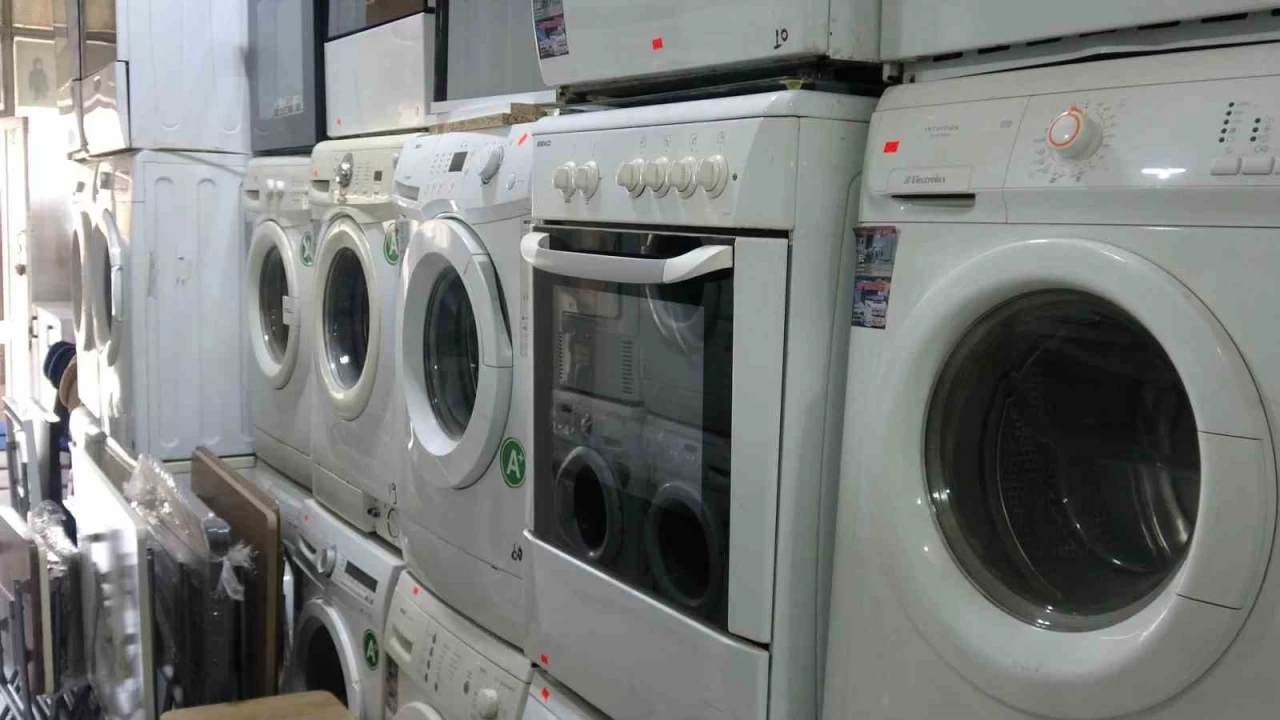 İkinci el esnafı öğrencileri bekliyor