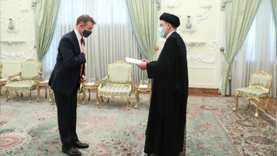 İran İngiliz Büyükelçiyi Bakanlığa çağırdı