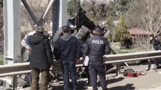 Ankara'da halk otobüsü köprü direğine çarptı: 5 ölü, 15 yaralı