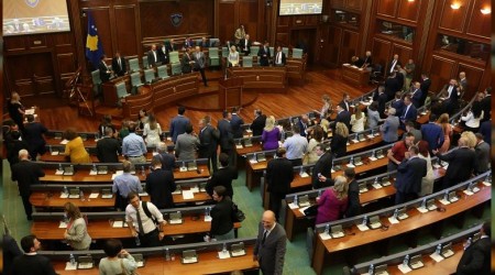 Kosova’da meclis feshedildi