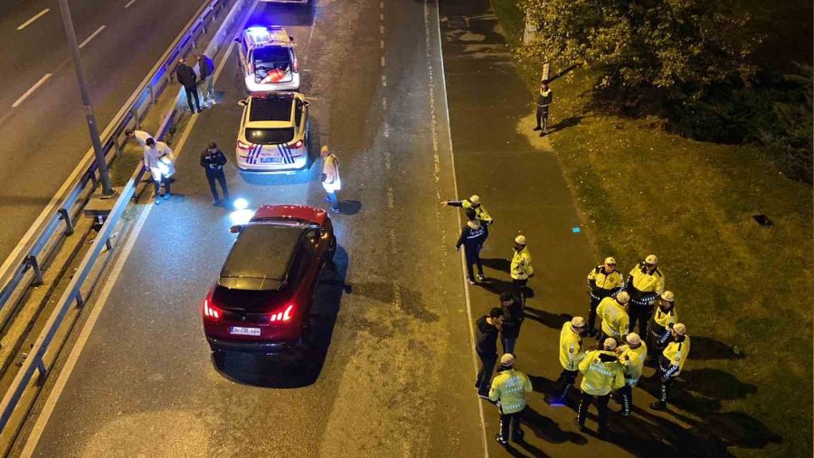 Küçükçekmece'de polisin 'dur' ihtarına uymadı: 1 ağır yaralı