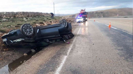 Lüks otomobil takla attı: 3 yaralı