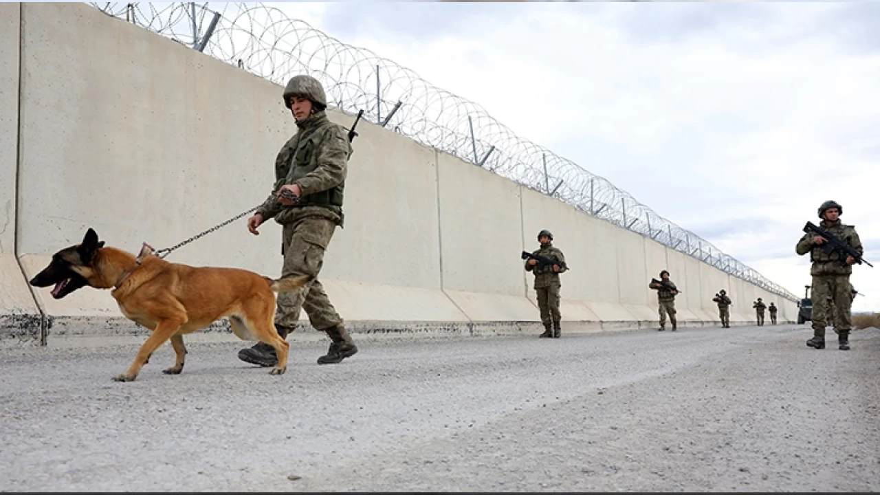 Mehmetçik Van sınırında teyakkuz halinde
