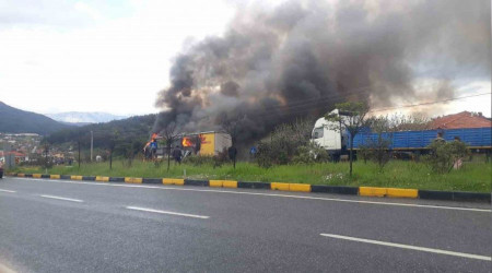 Muğla'da alevler tırı küle çevirdi