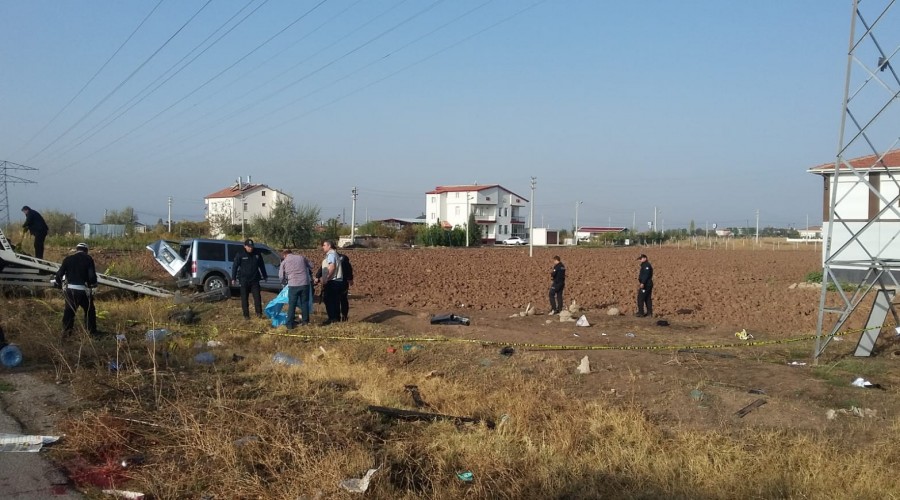 Polis aracı kaza yaptı