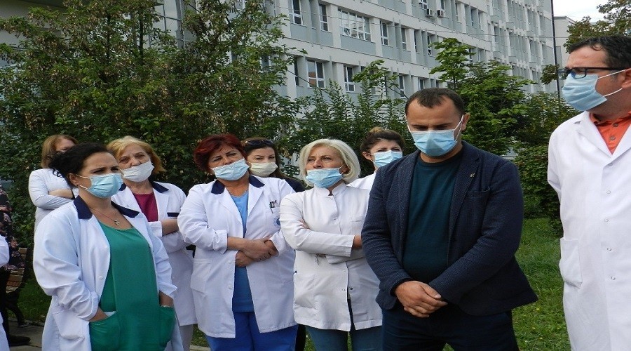 Sağlık çalışanları can güvenliği istiyor