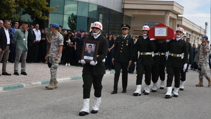 Şehit Üsteğmen Erkuş'a son görev