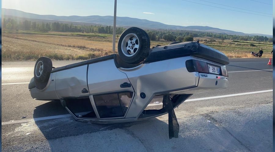 Taklalar atan otomobil karşı şeride geçti