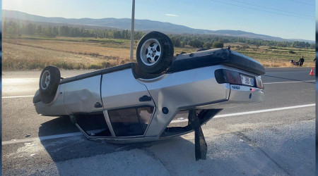 Taklalar atan otomobil karşı şeride geçti