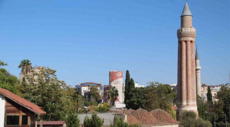 Tarihi Saat Kulesi 80 yıl sonra kubbesine kavuşuyor