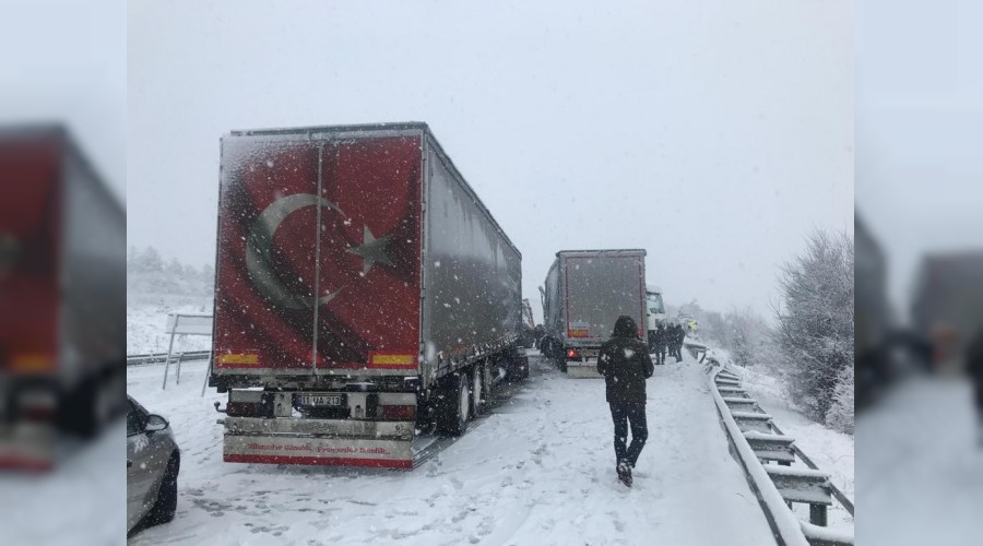 TIR kazaları Bursa-Ankara yolunu kapattı