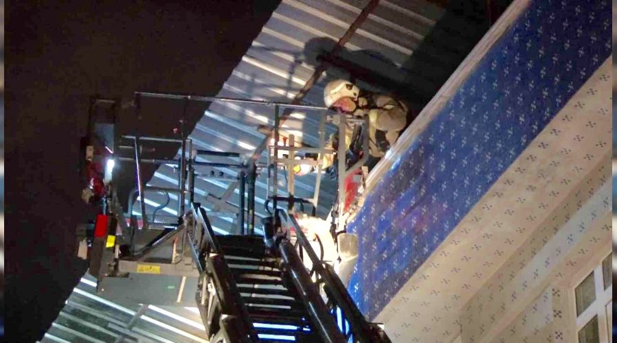 Bağcılar'da 4 katlı binada korkutan yangın