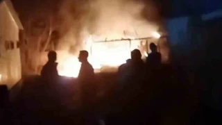 Baraka alev topuna döndü, mahalleli sokağa döküldü