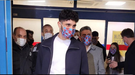 Bordo-mavili formayla büyümüş