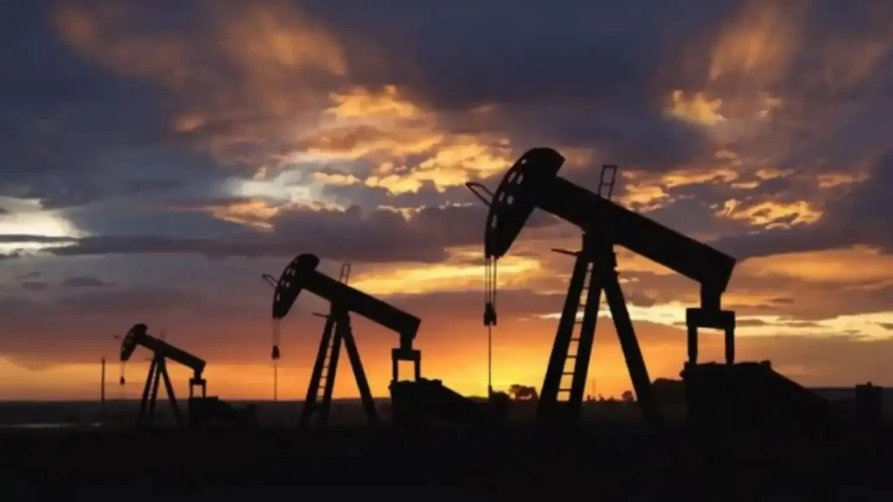 Brent petroln varil fiyat ykselmeye devam ediyor