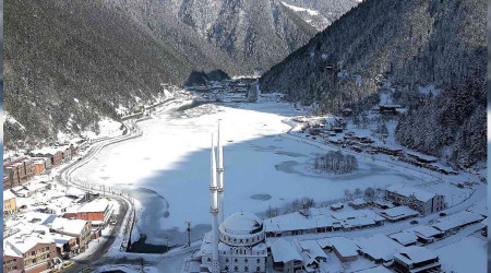 Buz tutan Uzungl havadan grntlendi