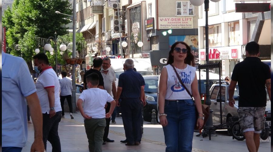 Çankırı'da maske ve mesafe kuralı unutuldu