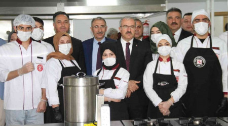 Fırat Üniversitesi'nde aşçılık mutfağı açıldı