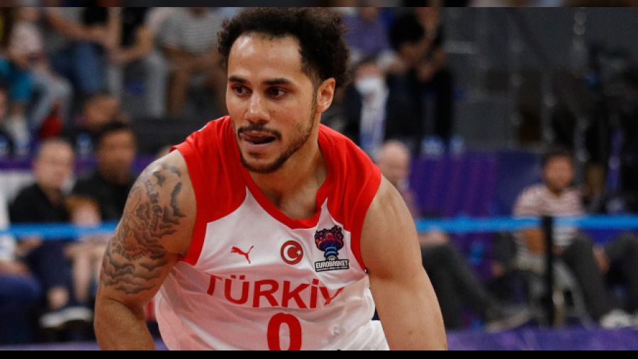 Fransa maçı öncesi Larkin belirsizliği