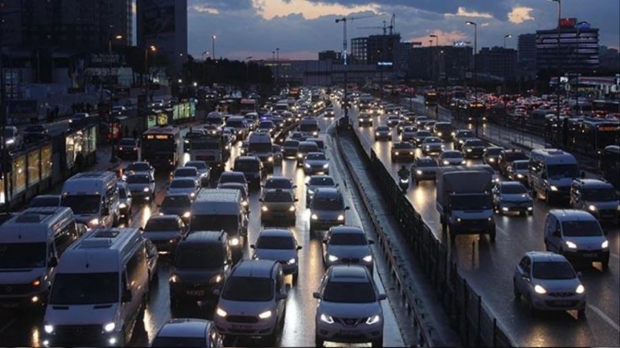 İstanbul'da haftanın ilk günü trafik yoğun