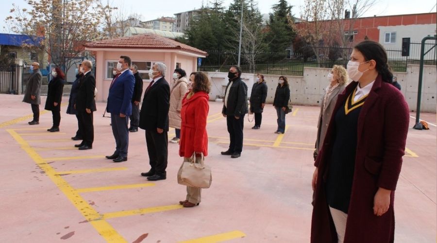 İstiklal Marşı'nı öğretmenler okudu