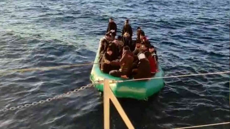 İzmir'de 76 göçmen kurtarıldı