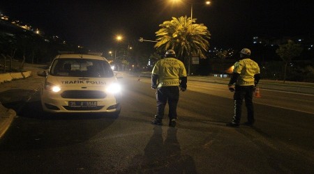 İzmir'de 949 kişi kısıtlamaya uymadı