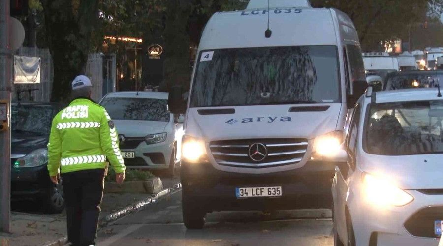 Kadıköy'de öğrenci servis araçlarına 'sıkı denetim'